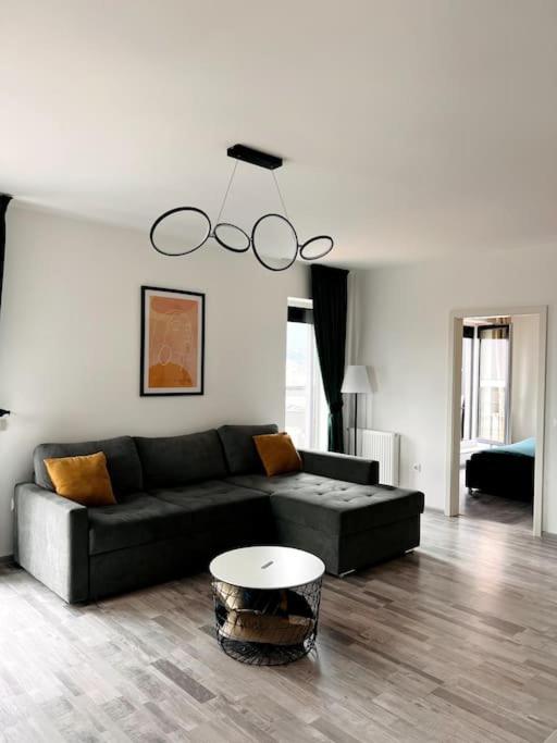 Skylark - Singapore Penthouse With Jacuzzi & Panoramic View Brasov Bagian luar foto